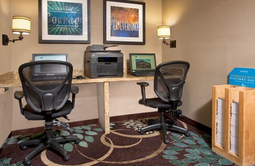 Fantasy Harbor Condo | King Suite Near the Sky Wheel | Free Hot Breakfast + Pool Access
