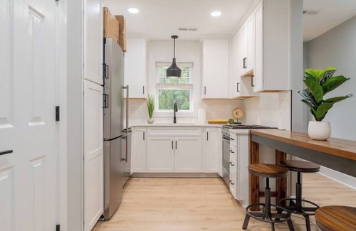 Blacksburg Villa | King Suite ~ Peaceful Setting