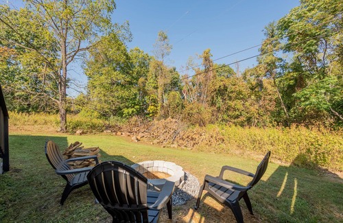 Blacksburg Villa | King Suite ~ Peaceful Setting