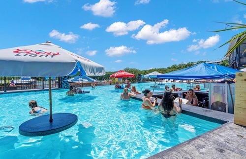 Indian Point Condo | King Suite Retreat on Table Rock Lake | Swim-Up Bar, Marina & More!