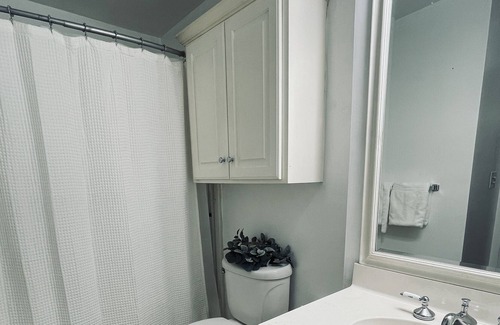 Abbeville Condo | King Suite- The Lofts at Court Square