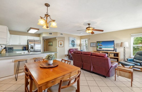 Cedar Key Condo | King Suite * Waterfront Views * Dolphins * Kayak Launch * Boat Parking