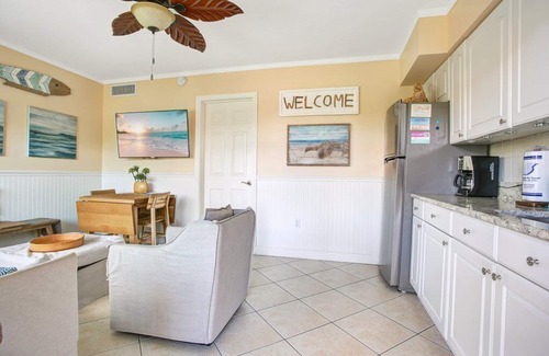 Bay Esplanade Condo | King Suite with bath