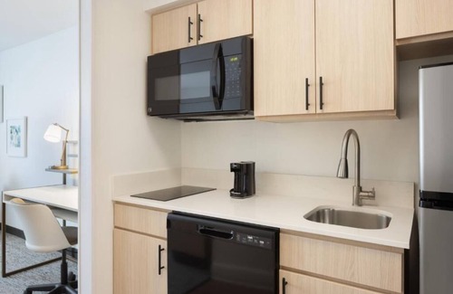 Westshore Hotel | King Suite with Outdoor Swimming Pool Perfect for Trips Near Tampa Attractions