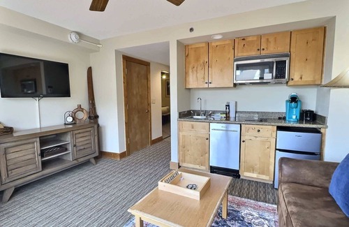 Crested Butte Condo | King Suite with a View, Pool, Hot Tub, Ski In/Out!
