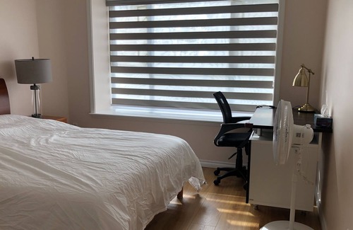 Fraserview House | KingBed&Jacuzzi&Quiet 5BRHome w/ RoofPatio NearAirport 20mins from Downtown Van