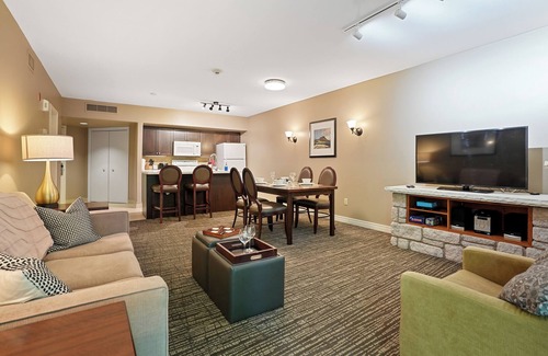 Oro-Medonte Condo | KingBed+Kitchen+JacuzziTub+Pool+HotTub+Sauna