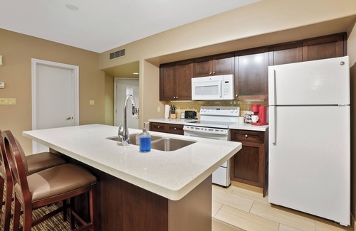 Oro-Medonte Condo | KingBed+Kitchen+JacuzziTub+Pool+HotTub+Sauna