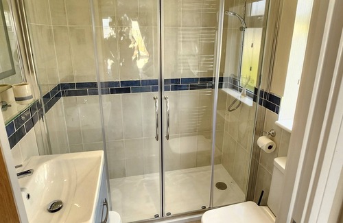 Holworth Ski Chalet | Kingfisher - Creek Caravan Park Ringstead