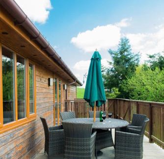 Cupar Ski Chalet | Kingfisher Lodge with Hot Tub