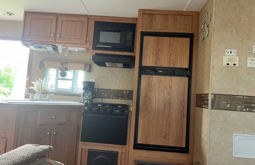Mears House | Kingsport. 2-bedroom RV in Mears. King size bed, AC & 2 mile from Lake Michigan.