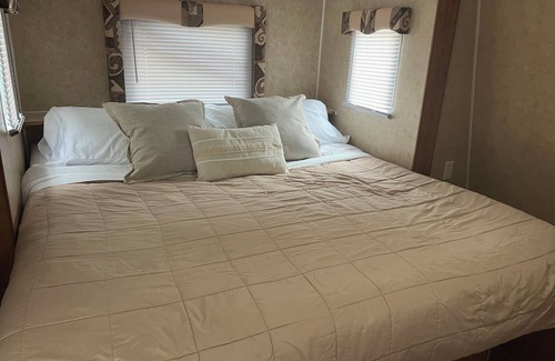Mears House | Kingsport. 2-bedroom RV in Mears. King size bed, AC & 2 mile from Lake Michigan.