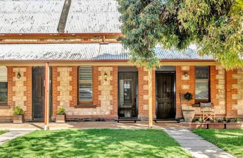 North Adelaide Apartment | 'Kingston Mews' A Perfect Parkside Sanctuary