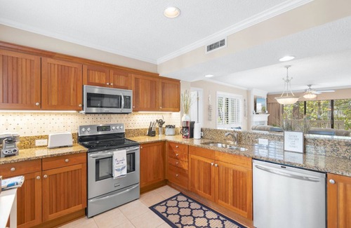 Arcadian Shores Villa | Kingston Resort: Winter rates, Ground floor, 7 min walk to beach, two decks