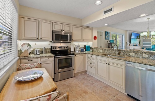 Arcadian Shores Villa | Kingston WHP 19A 1st floor Villa w/pool/beach