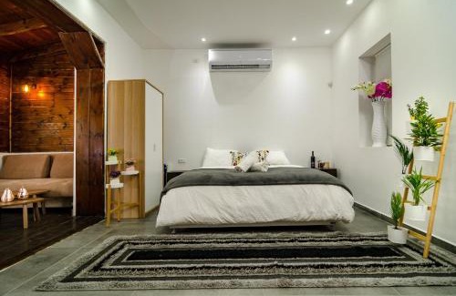 Tiberias Old City Cabin | Kinneret Lodging