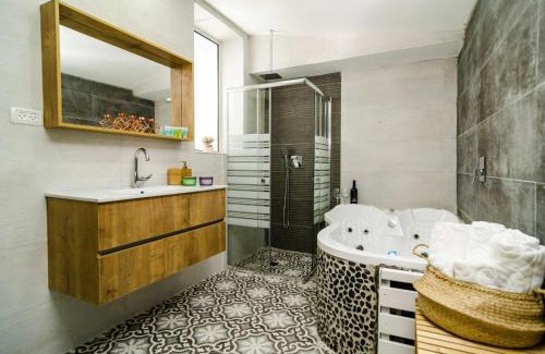 Tiberias Old City Cabin | Kinneret Lodging