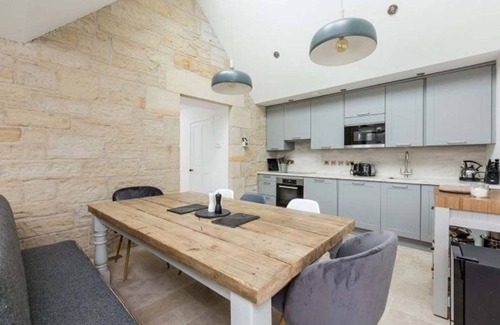 St. Andrews Cottage | Kinness Cottage - a cottage that sleeps 8 guests in 4 bedrooms