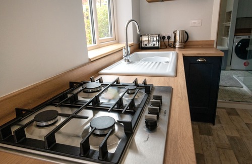 Cromer House | Kippers Cottage family getaway 500m from the beach