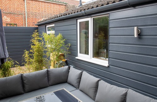 Cromer House | Kippers Cottage family getaway 500m from the beach