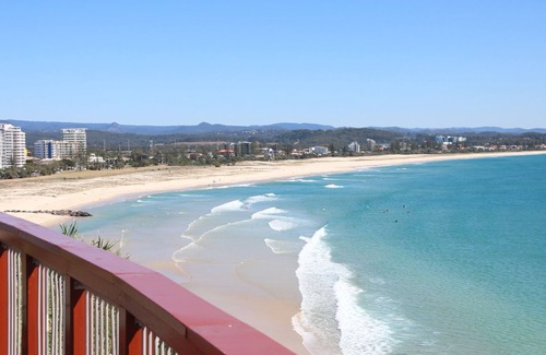 Coolangatta Apartment | Kirra Gardens 5 - Kirra Point Beachfront - Min. 3. Night Stays!