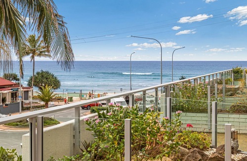 Coolangatta Apartment | Kirra Gardens 5 - Kirra Point Beachfront - Min. 3. Night Stays!