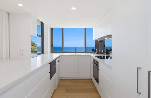 Coolangatta Apartment | Kirra Gardens Unit 27 Renovated 2 bedroom unit with ocean views and Wi-Fi included