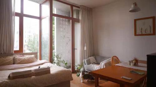 District 3 House | KitchenStay with Big Windows & River View