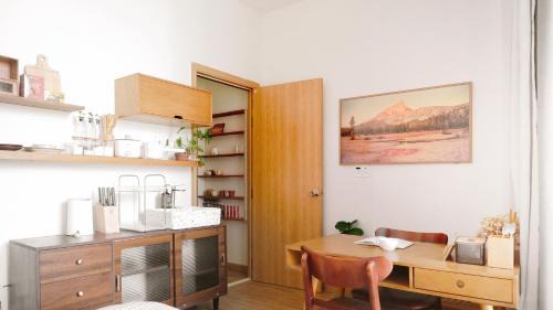 District 3 House | KitchenStay with Big Windows & River View