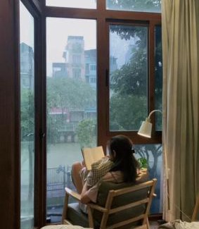 District 3 House | KitchenStay with Big Windows & River View