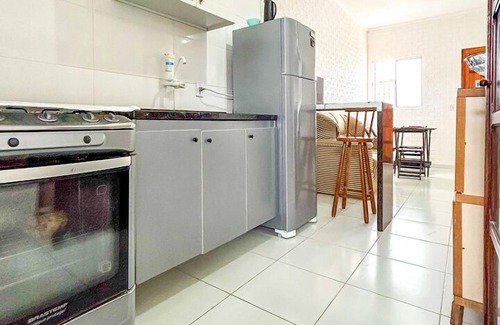 Cibratel II Apartment | Kitnet com WiFi, piscina e churrasq em Itanhaém/SP