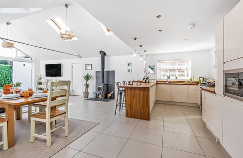 Highcliffe-on-Sea House | Kittiwake - in the heart of the coastal town of Highcliffe-on-Sea.
