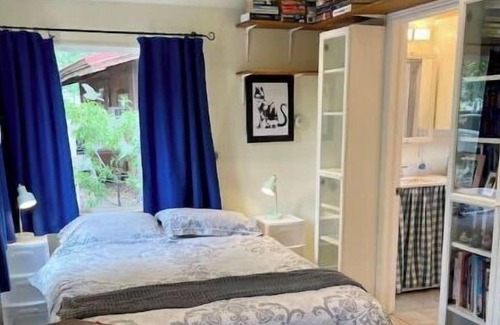 Cane Beds Cottage | Kitty Cottage: Quiet Oasis Cabin, Super Fast Wi-fi