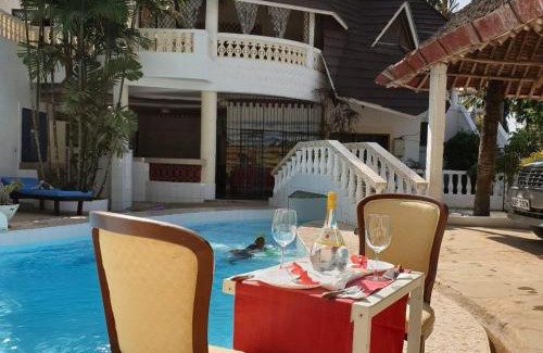 Galu House | Kivuli villas Diani ,located 2 minutes walk to the White sandy Diani Beach