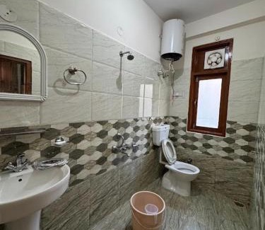 Shamshi House | KK Homestay Bhuntar - By Soma Stays