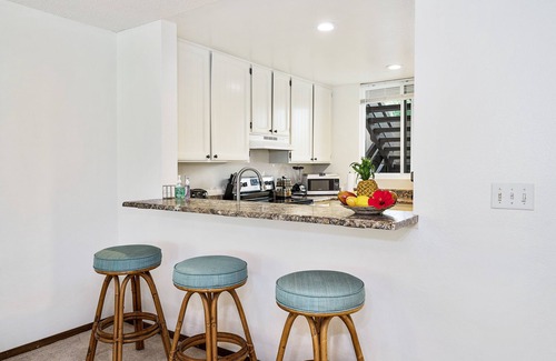 Kahaluu Bay Condo | KKSR6104 GRND FLR, CORNER W/WRAP AROUND SCREENED IN LANAI! GARDEN & GOLF VIEW