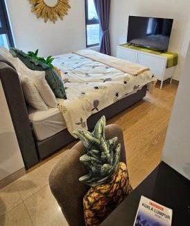 Pudu Apartment | KL Bukit Bintang Condos with an Infinity Pool, Gym and Panoramic Views by Asian Cajun Vacations