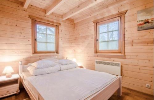 Debina House | Klimatyczny domek z drewna nad morzem