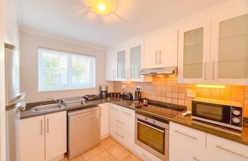 Knysna Apartment | Kloof Gardens: Pool & Braai with Lagoon Views