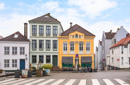 Bergen City Centre Apartment | Klosteret Townhouse Rooftop view included!