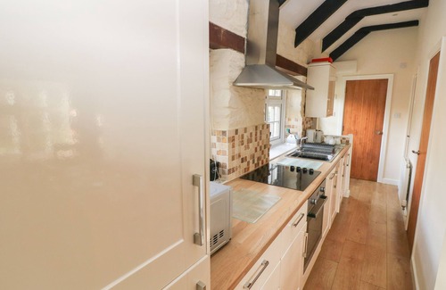 Llys Y Fran Cottage | KNAP COTTAGE, pet friendly, character holiday cottage in Maenclochog