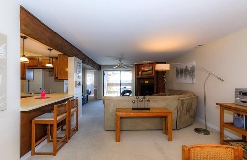 Osage Beach Condo | Knolls 1122 Updated 2 bedroom 2 bath, second tier condo with a view of the cove!