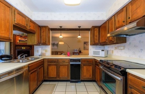 Osage Beach Condo | Knolls 1122 Updated 2 bedroom 2 bath, second tier condo with a view of the cove!
