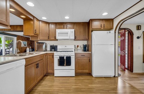 Port Hope Apartment | Knot a Care - Lakefront Living with Great Views!