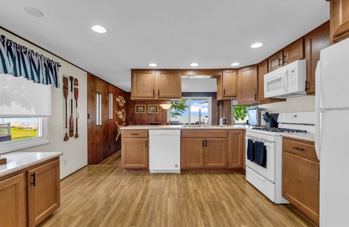 Port Hope Apartment | Knot a Care - Lakefront Living with Great Views!