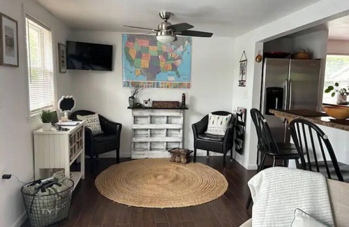Cambridge Springs House | KnotRLake a cozy get-a-way with a lake view!