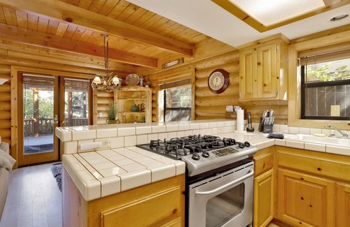 Patton Cabin | Knotty and Nice Big Bear- Hot Tub- Lakeside Log Cabin