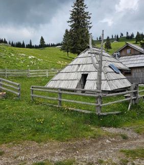 Kamnik Ski Chalet | Koča NA PIRČO'V - Gojška planina