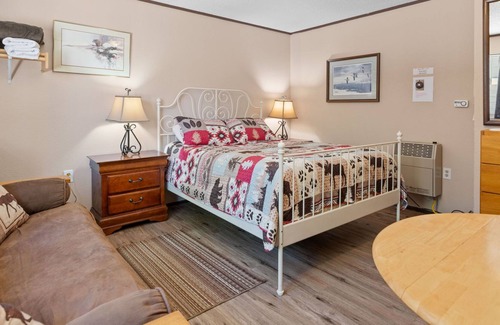 The Village Cottage | Kodiak and Black Bear combined Pet Friendly