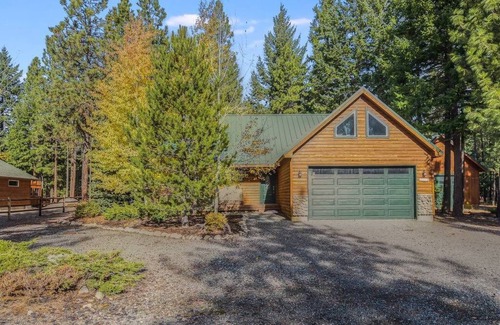 Ronald Cabin | Kodiak Valley-Barrel Sauna-detached game room-Hot tub-Pet Friendly